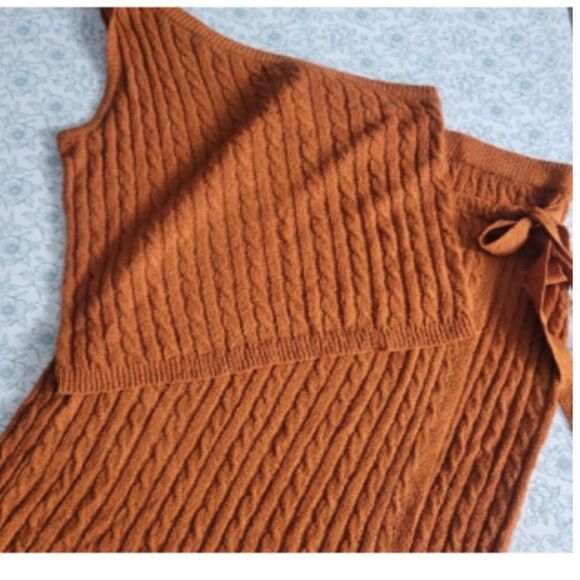NWT Anthropologie Ribbed Knit Skirt Set
Anthropologie - Picture 7 of 9